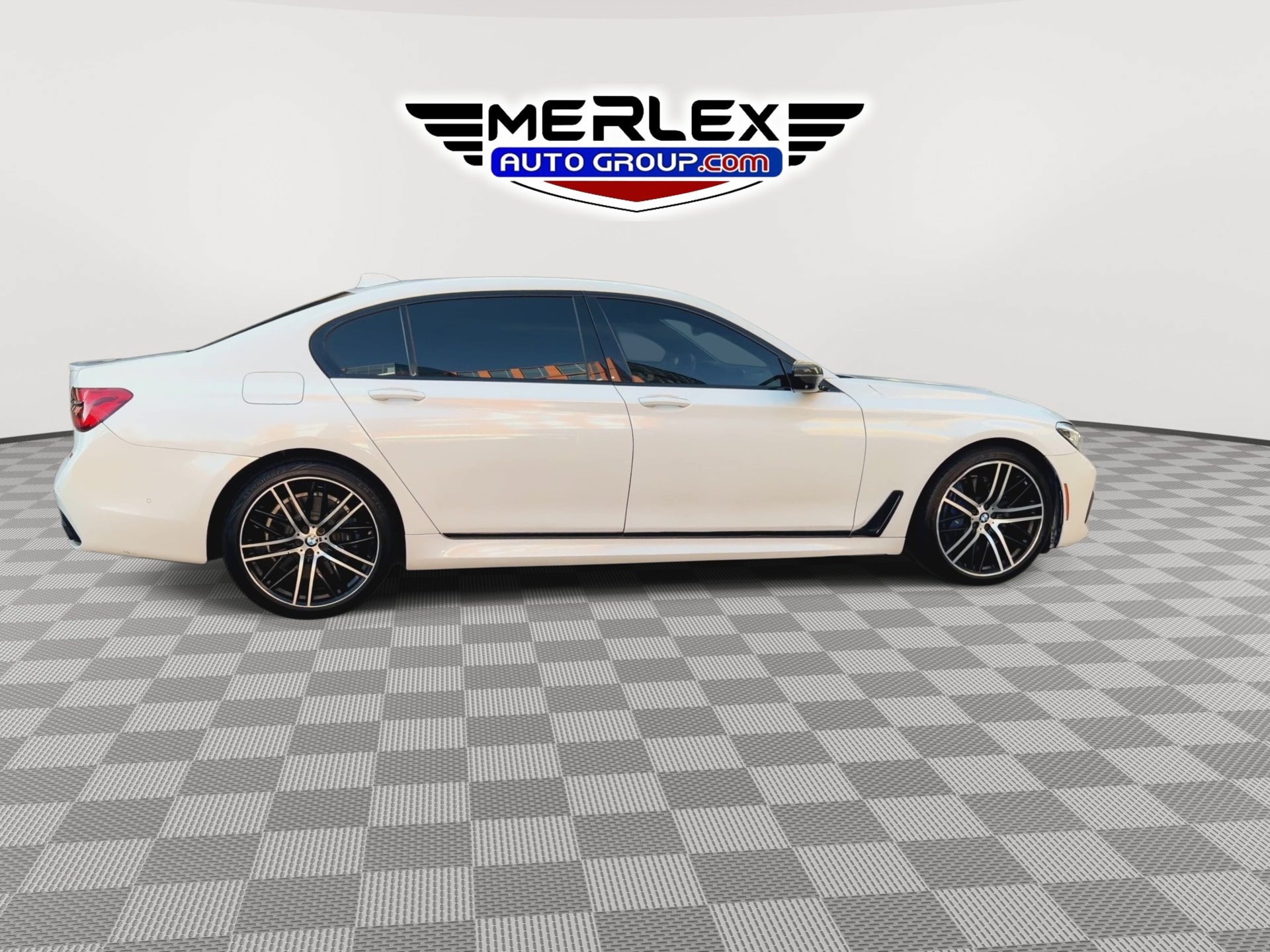 Used 2018 BMW 750i w/ Executive Package RWD image 9