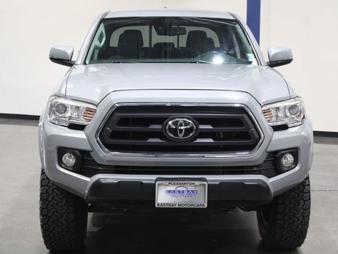 Used 2020 Toyota Tacoma SR5 w/ Technology Package AWD/4WD image 4