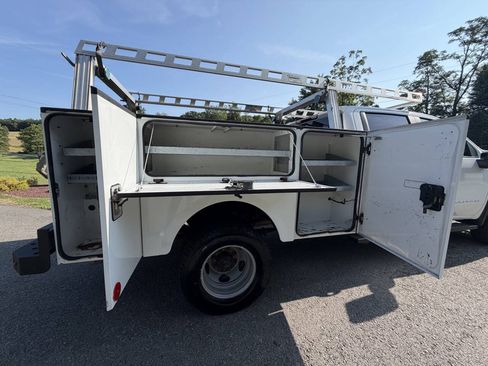 Used 2023 GMC Sierra 3500 Pro w/ Convenience Package AWD/4WD image 11