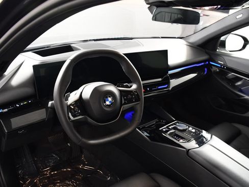 Used 2024 BMW 530i xDrive AWD/4WD image 12