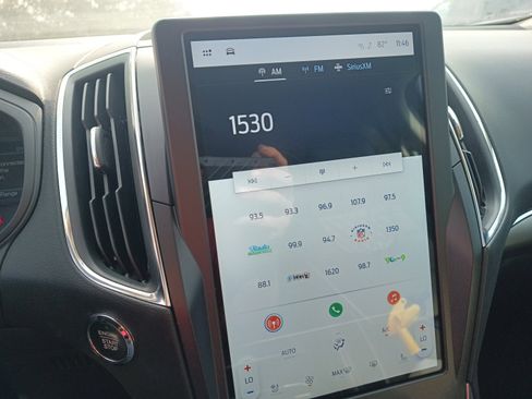 Used 2024 Ford Edge Titanium image 3