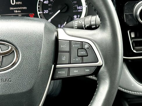 Used 2024 Toyota Highlander LE AWD/4WD image 24