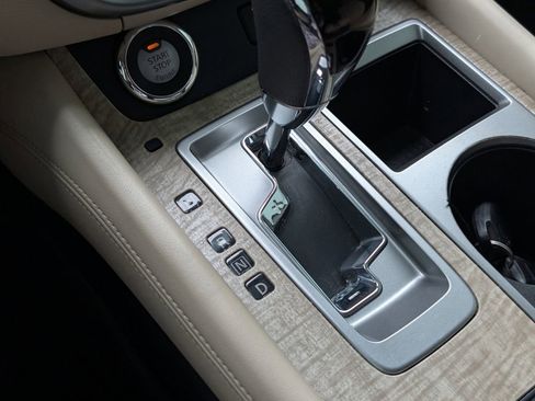 Used 2024 Nissan Murano SL image 16