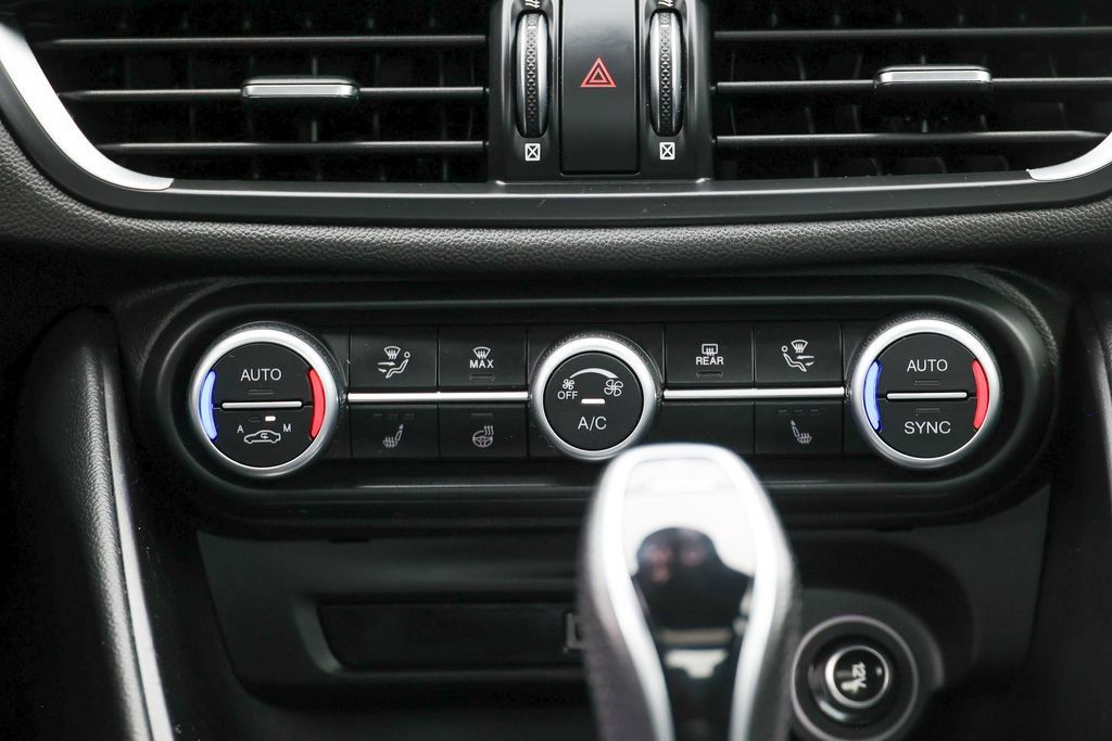 Used 2024 Alfa Romeo Giulia Ti AWD/4WD image 13