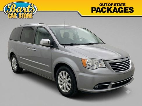 Used 2015 Chrysler Town & Country Limited Platinum FWD image 1
