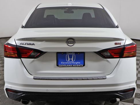 Used 2023 Nissan Altima 2.5 SR FWD image 9