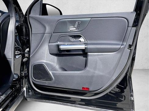 Used 2025 Mercedes-Benz GLA 250 image 19