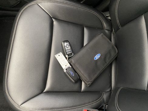 Used 2020 Ford Explorer XLT w/ Equipment Group 202A AWD/4WD image 9