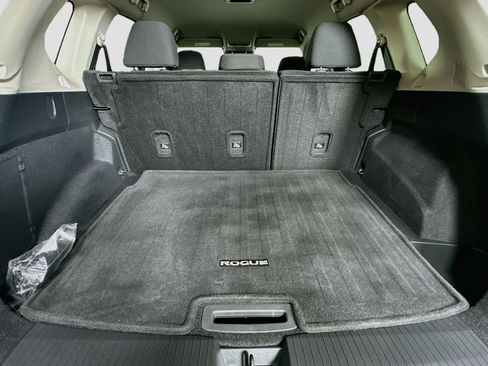 Used 2025 Nissan Rogue S FWD image 27