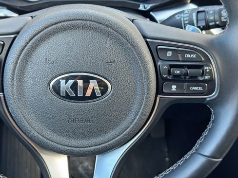 Used 2020 Kia Niro EX Premium FWD image 22