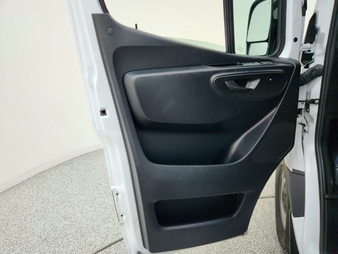 Used 2024 Mercedes-Benz eSprinter 170 Cargo image 25