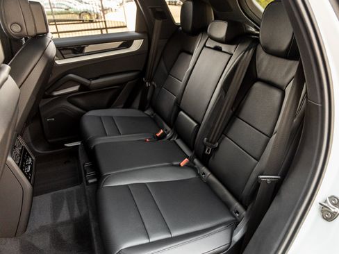 Certified 2025 Porsche Cayenne image 30