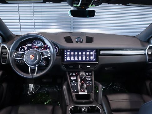 Certified 2023 Porsche Cayenne Platinum Edition AWD/4WD image 14