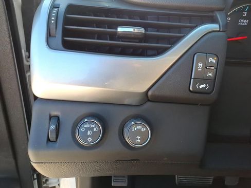 Used 2018 Chevrolet Suburban Premier image 31