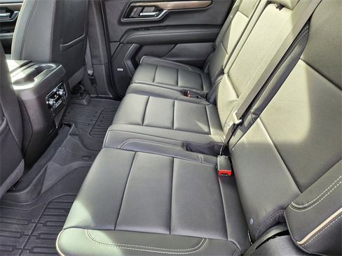 Used 2025 GMC Yukon XL Elevation image 11