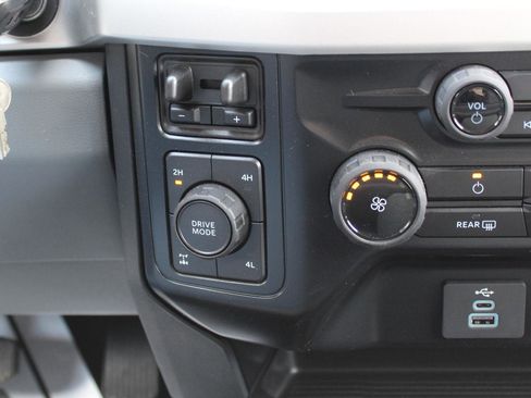 Used 2025 Ford F350 XLT AWD/4WD image 32
