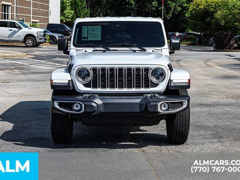 Used 2025 Jeep Wrangler Unlimited Sahara AWD/4WD image 11