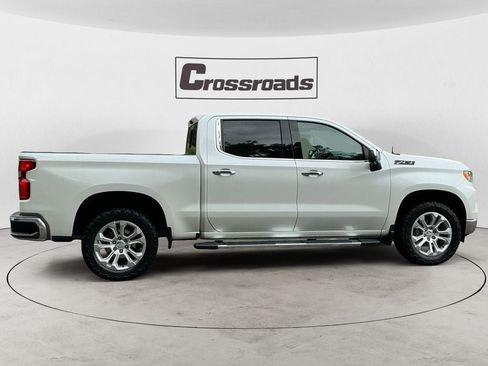 Used 2022 Chevrolet Silverado 1500 LTZ w/ LTZ Premium Package AWD/4WD image 6