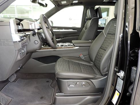 New 2026 Cadillac Escalade Platinum Sport AWD/4WD image 16
