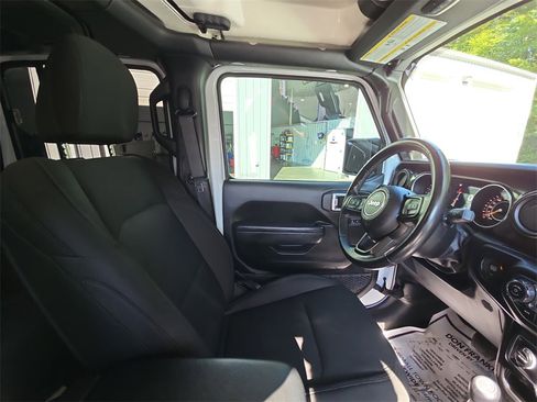 Used 2022 Jeep Gladiator Sport image 10