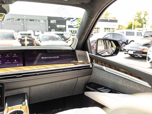 Used 2026 Cadillac Escalade Platinum Sport w/ LPO, ONYX Package AWD/4WD image 35