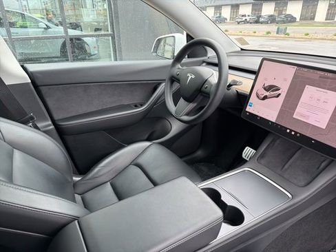 Used 2022 Tesla Model Y Performance image 13