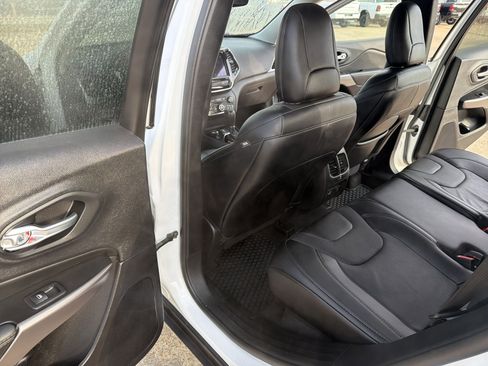 Used 2022 Jeep Cherokee Limited image 30