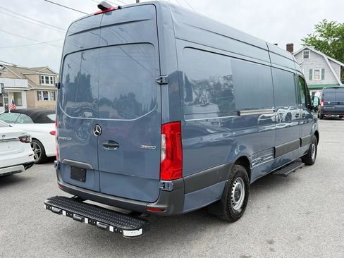 Used 2021 Mercedes-Benz Sprinter 2500 image 4