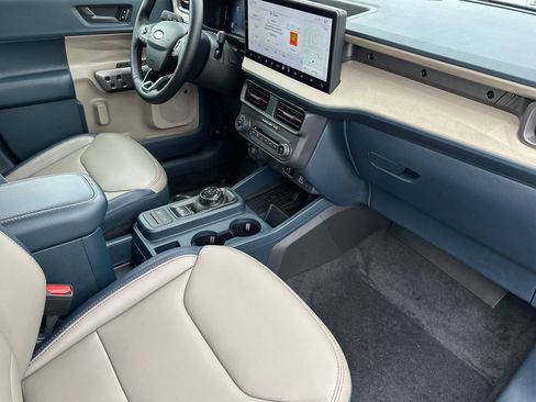 New 2025 Ford Maverick Lariat w/ 4K Tow Package image 16