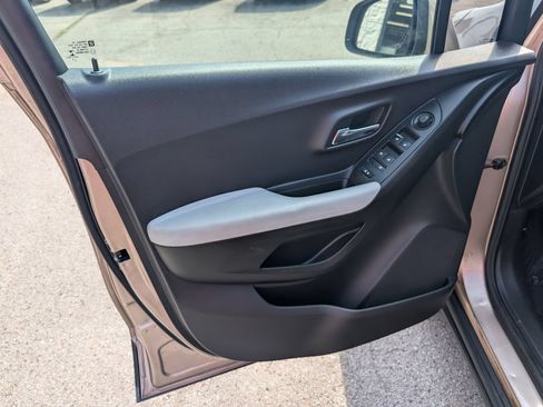 Used 2018 Chevrolet Trax LS FWD image 11