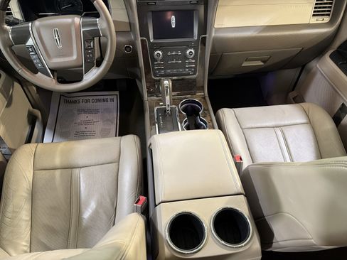 Used 2015 Lincoln Navigator 2WD image 21