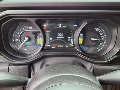 Used 2025 Jeep Wrangler Unlimited Rubicon 4xe w/ Convenience Group AWD/4WD image 12