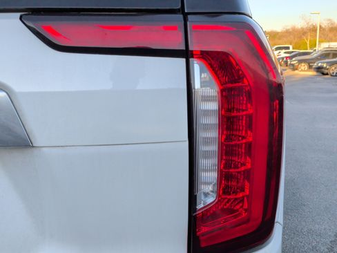 Used 2023 GMC Yukon XL Denali w/ Denali Reserve Package image 10