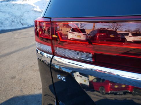 Certified 2024 Volkswagen Atlas SE image 17