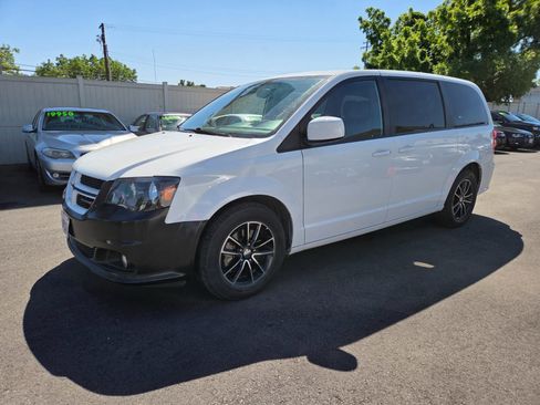 Used 2018 Dodge Grand Caravan GT image 1