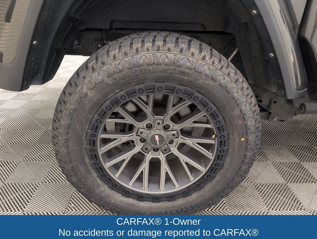 Used 2023 Jeep Gladiator Sport AWD/4WD image 17