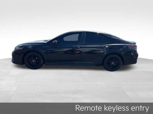 Used 2021 Toyota Camry SE image 4