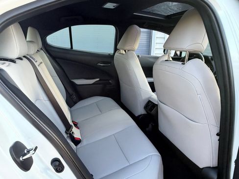 Used 2020 Lexus UX 200 w/ Premium Package FWD image 16