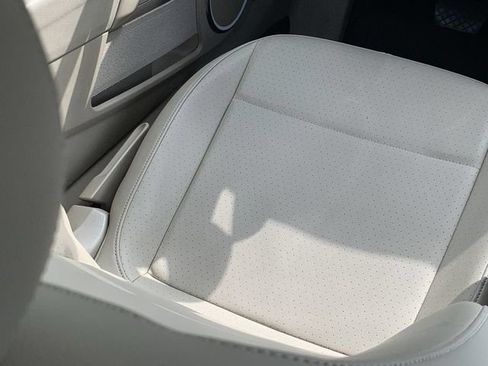 Used 2018 Volkswagen Beetle 2.0T SE FWD image 18