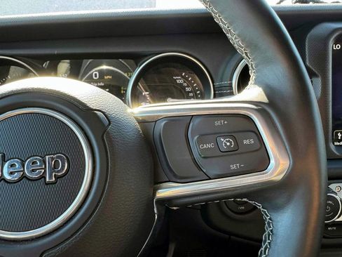 Used 2022 Jeep Wrangler Unlimited Sahara w/ Cold Weather Group image 19