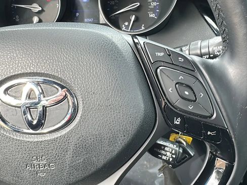 Used 2018 Toyota C-HR XLE image 31
