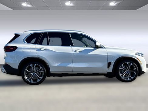 New 2026 BMW X5 xDrive50e image 7