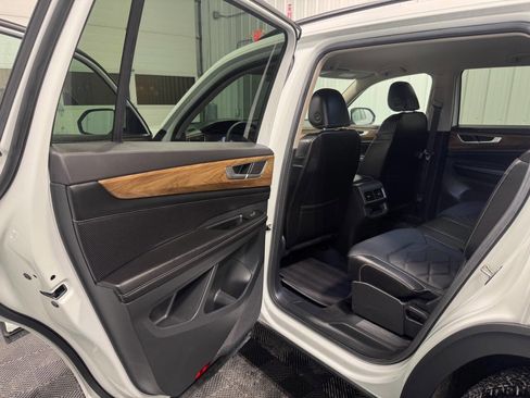 Used 2024 Volkswagen Atlas SE image 13