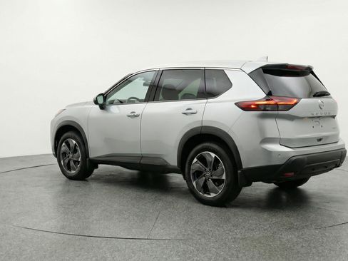 Used 2025 Nissan Rogue SV image 6
