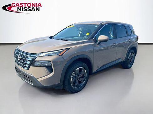 Used 2025 Nissan Rogue SV FWD image 3