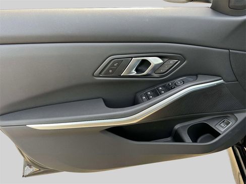 Certified 2025 BMW 330i xDrive Sedan w/ Convenience Package image 17