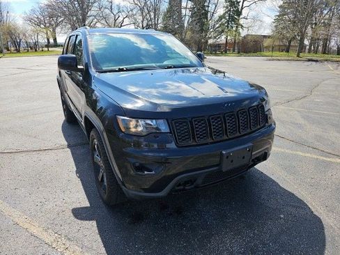 Used 2019 Jeep Grand Cherokee Laredo image 8