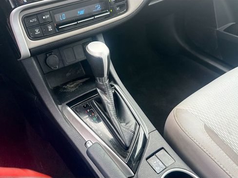 Used 2019 Toyota Corolla LE image 16