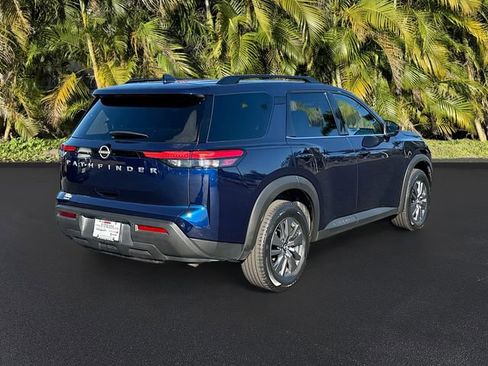 Used 2025 Nissan Pathfinder SV image 5