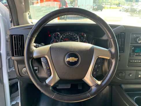 Used 2018 Chevrolet Express 2500 w/ Driver Convenience Package RWD image 9